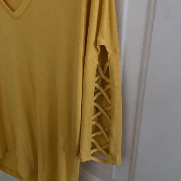 Express One Eleven Top - Picture 3 of 4